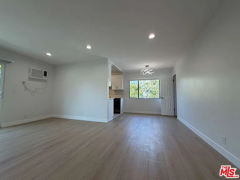 7607 Norton Ave #FRONT — Photo 2
