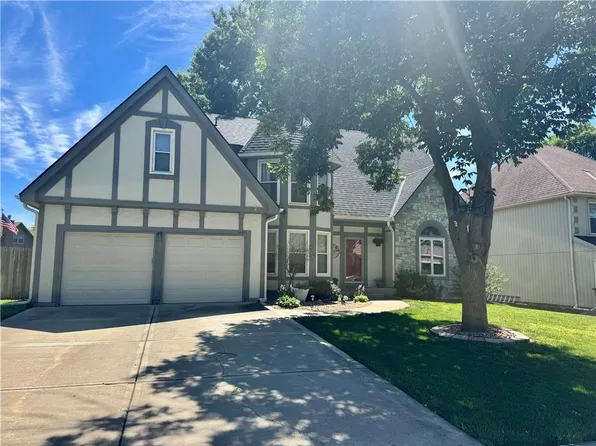 14317 S Blackfoot Dr, Olathe, KS 66062