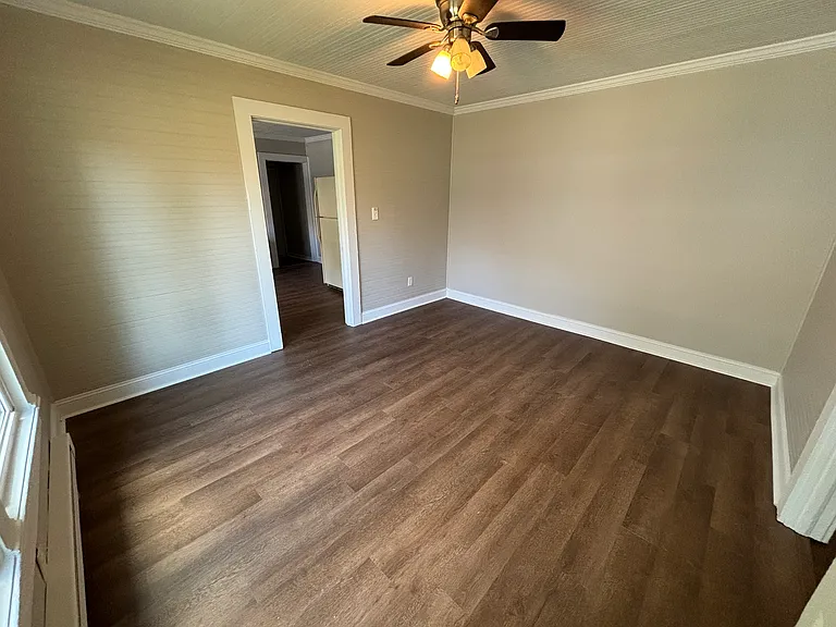 210 Basin Ave — Photo 4