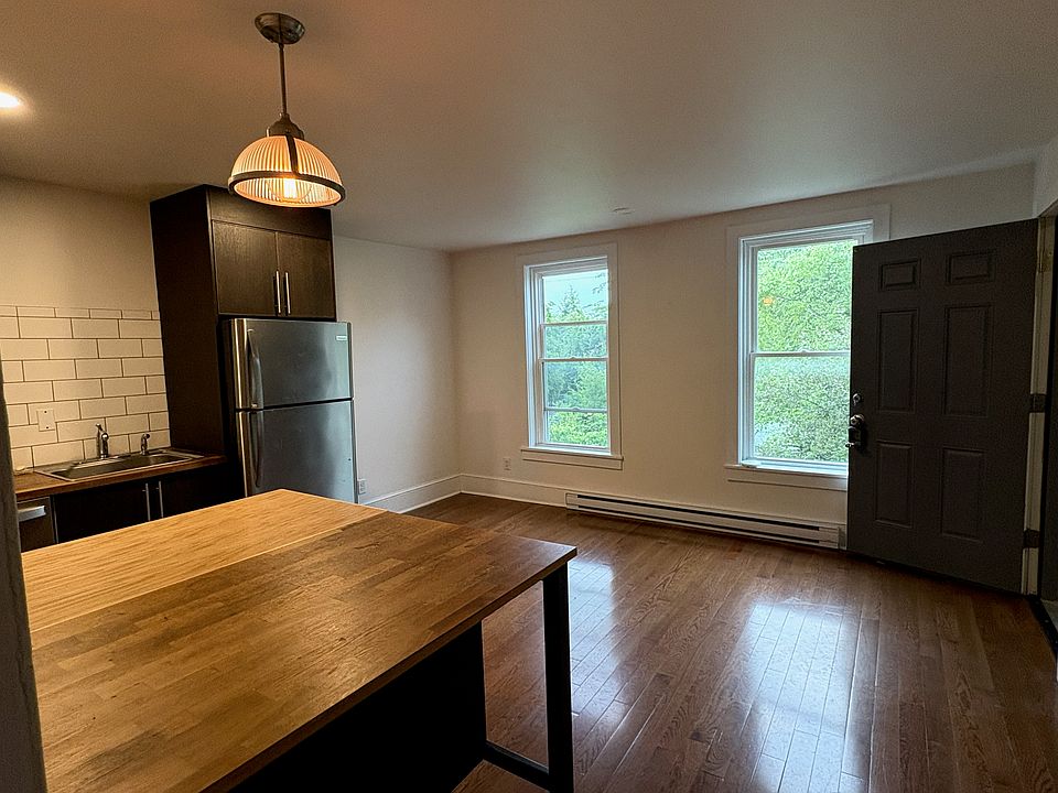Living Room/Kitchen