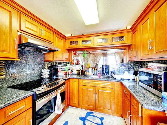 Upgraded Kitchen 