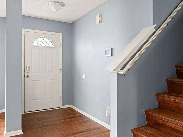 Fairmont Ln — Photo 39