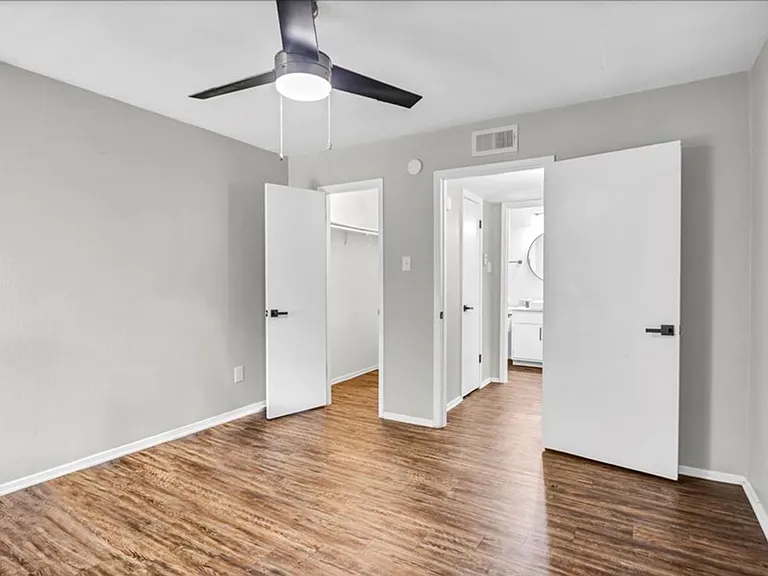 Whispering Pines Apartments — Photo 16