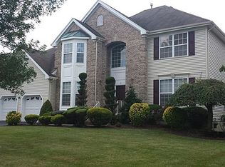 15 Autumn Ln, East Brunswick, NJ 08816