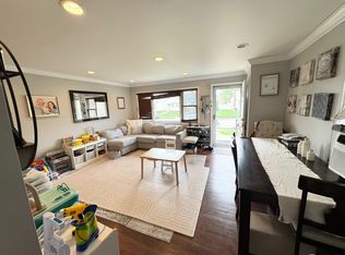 93 E End Ave, Hicksville, NY 11801