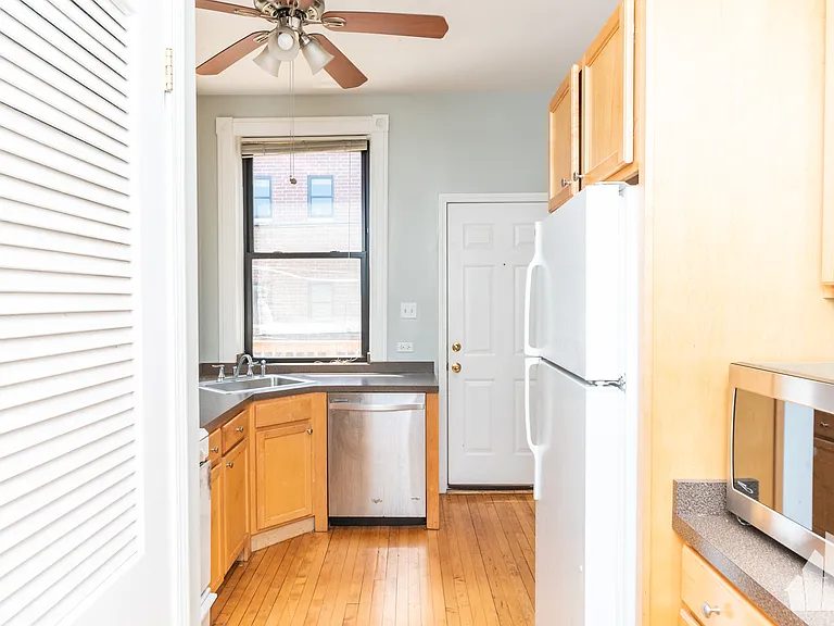 907 W Addison St #2 — Photo 16