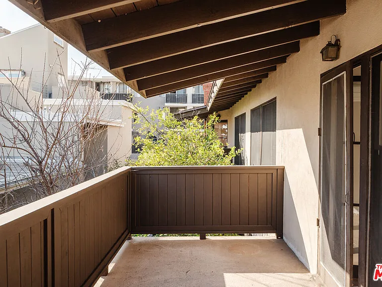 1147 Horn Ave #5 — Photo 4