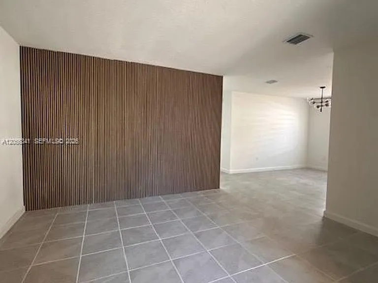 2265 SE 30th St — Photo 5