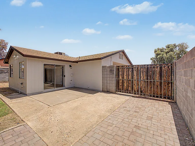 2340 E Isabella Ave — Photo 19