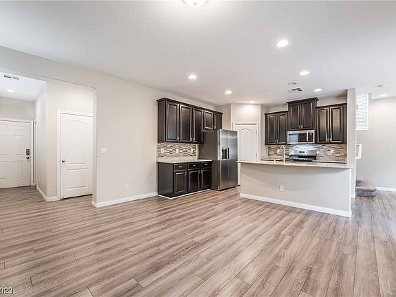4th image of 9324 Golden Lad Ave