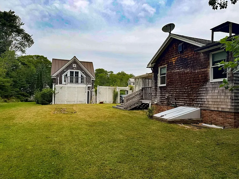 121 Old Schoolhouse Rd — Photo 5