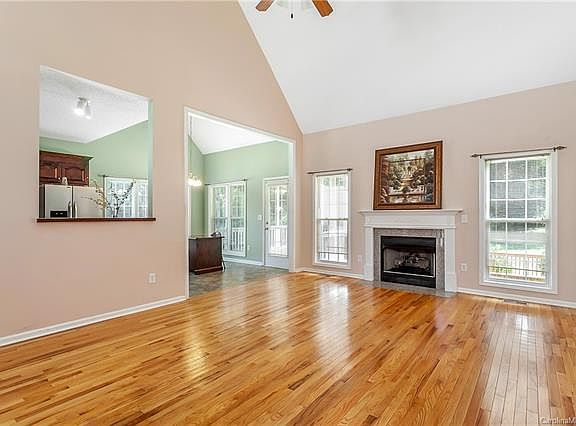 2nd image of 104 Bennington Dr
