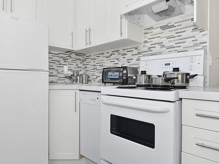 224 Saint George St #906 — Photo 9