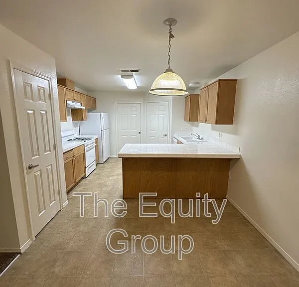 4223 W Walnut Ave #B — Photo 4