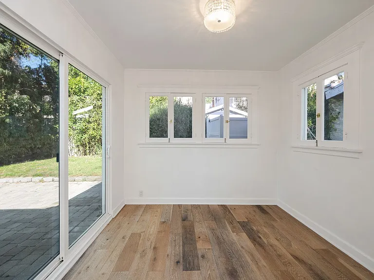 7715 Lexington Ave — Photo 20