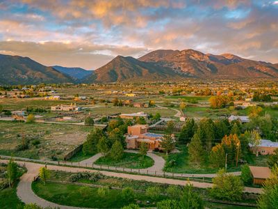 9 Desiderio Rd, Arroyo Seco, NM, 87514