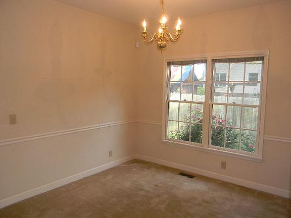 4th image of 304 Glenridge Ct