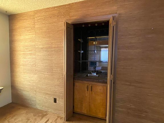 5th image of 5712 Squires Ct