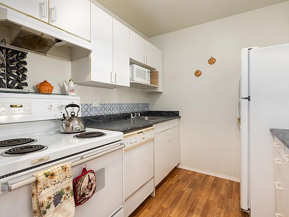 3rd image of 8291 Park Rd #212