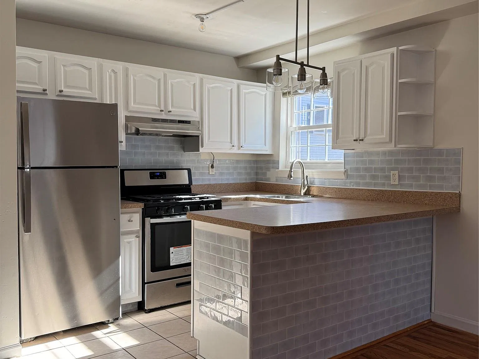 3 bed, 2.0 bath, 2192 sqft, $3,300 — Photo 1