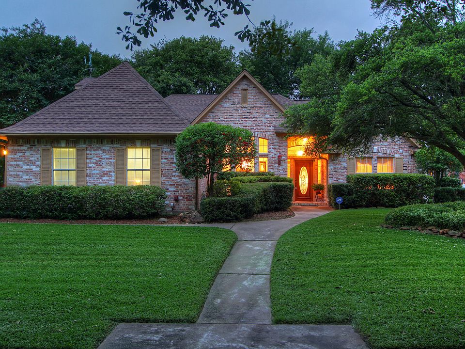 1st image of 1058 Broadmoor Dr