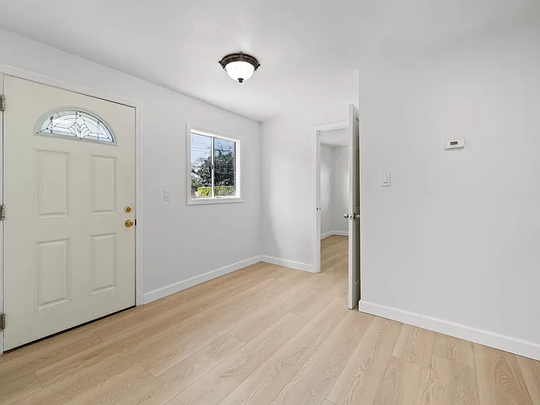 1316 W 35th St #2 — Photo 7