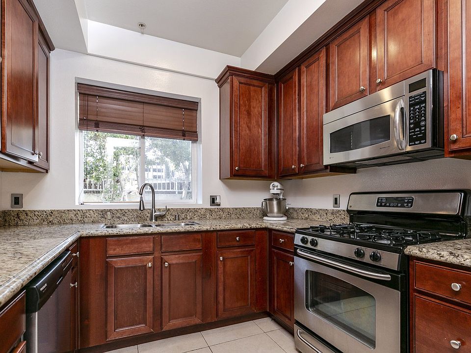 1st image of 1023 Wilcox Ave Unit 102