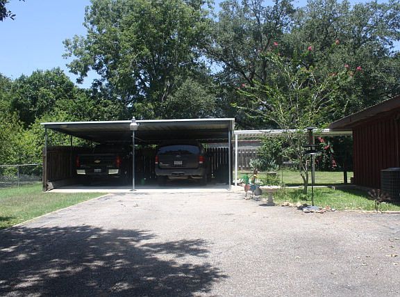 4th image of 807 E Gonzales St