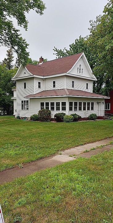 Front with enclosed porch