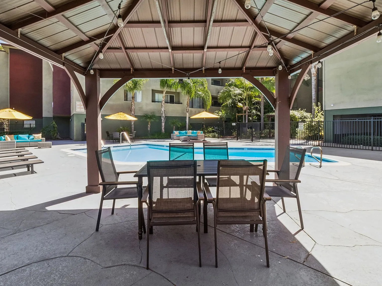 Penthouse Apartments | Free Garage Parking | New Specials — Photo 3