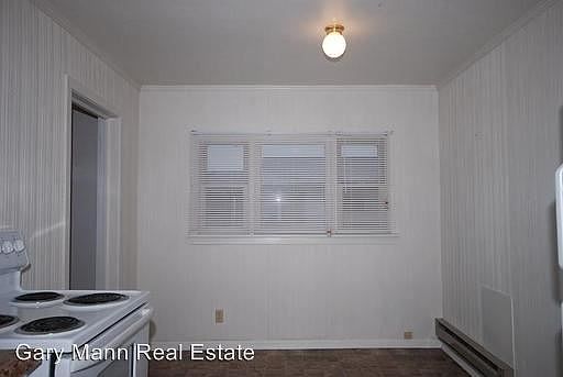 3rd image of 1031 W Columbia Ave
