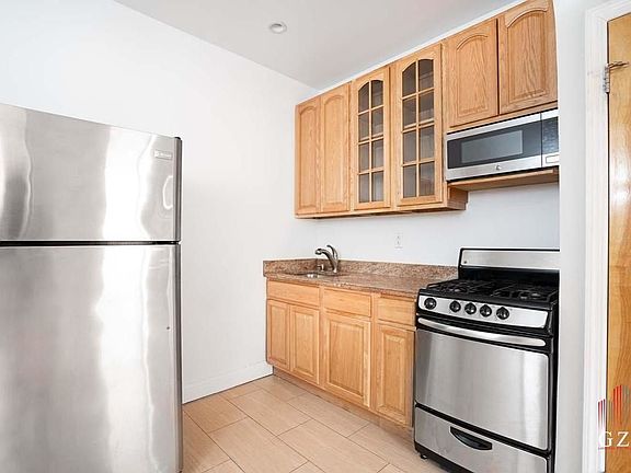 4th image of 2272 1st Ave #7