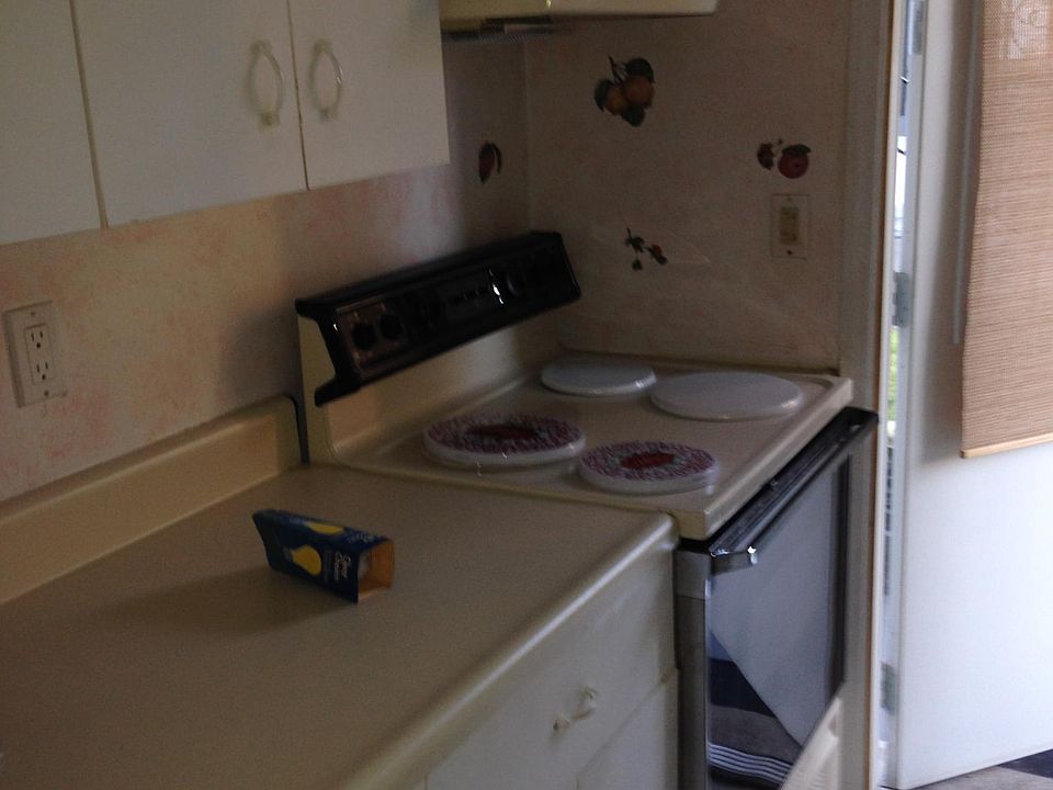 1st image of 1020 SE 14th Pl APT 8C