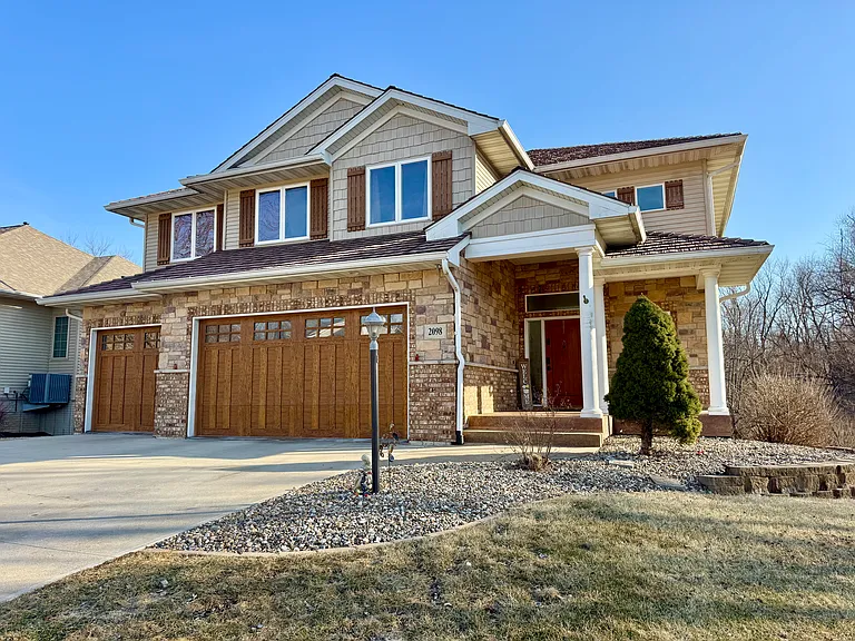 2098 Dempster Dr — Photo 13
