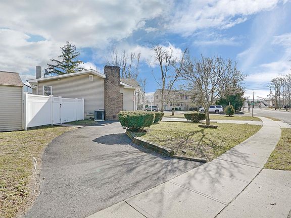 4th image of 1152 Dove St