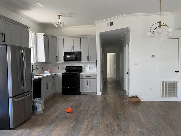 2322 Chippewa St — Photo 4