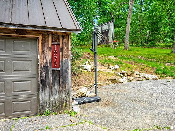 3rd image of 1077 W Knox Rd #500