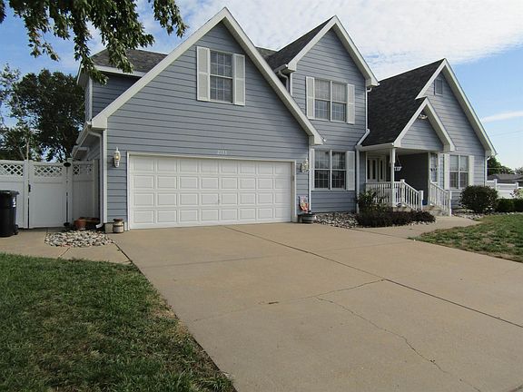 2nd image of 2133 Pheasant Ln