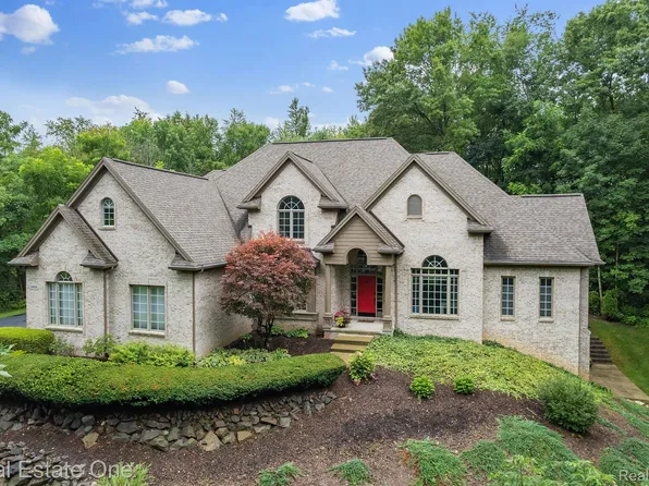 3000 Charann Dr, Howell, MI 48843