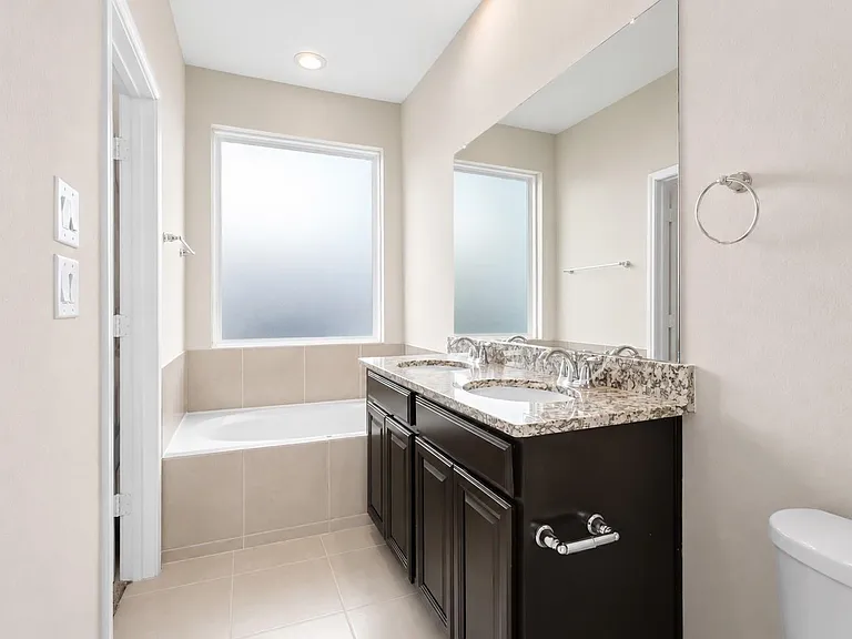 22503 Miramar Bend Dr — Photo 36