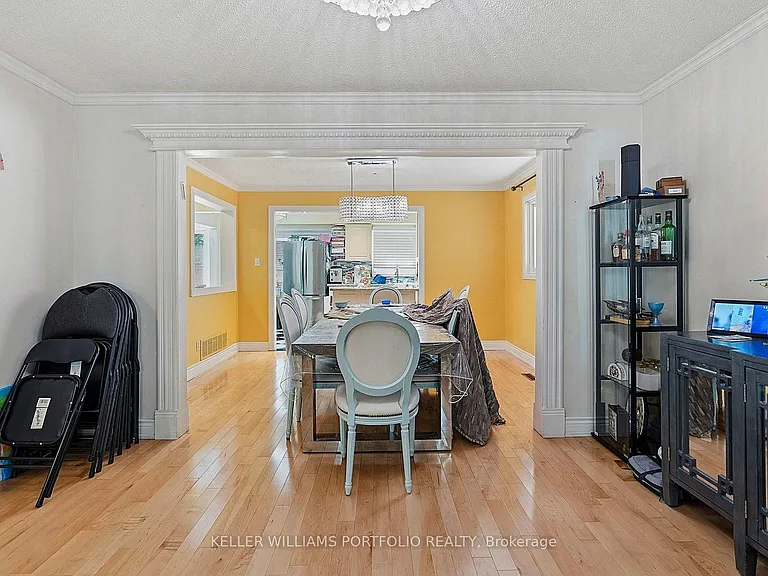 73 Jessica Gdns — Photo 9