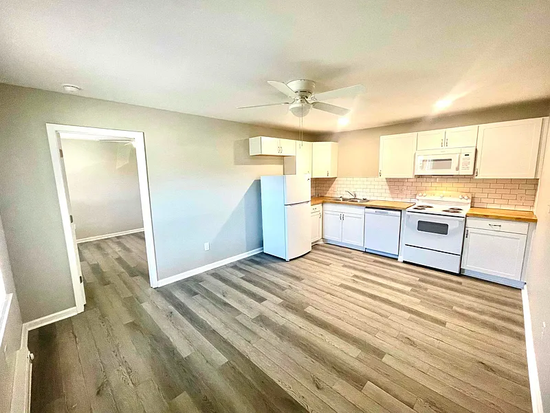 Apartments near Downtown West Jefferson — Photo 1