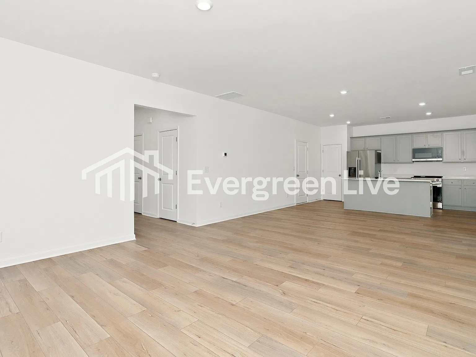 4 bed, 2.5 bath, 1995 sqft, $2,085 — Photo 3