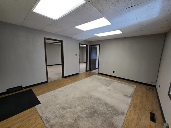 2327 Falls Ave Suite 4, Waterloo, IA 50701