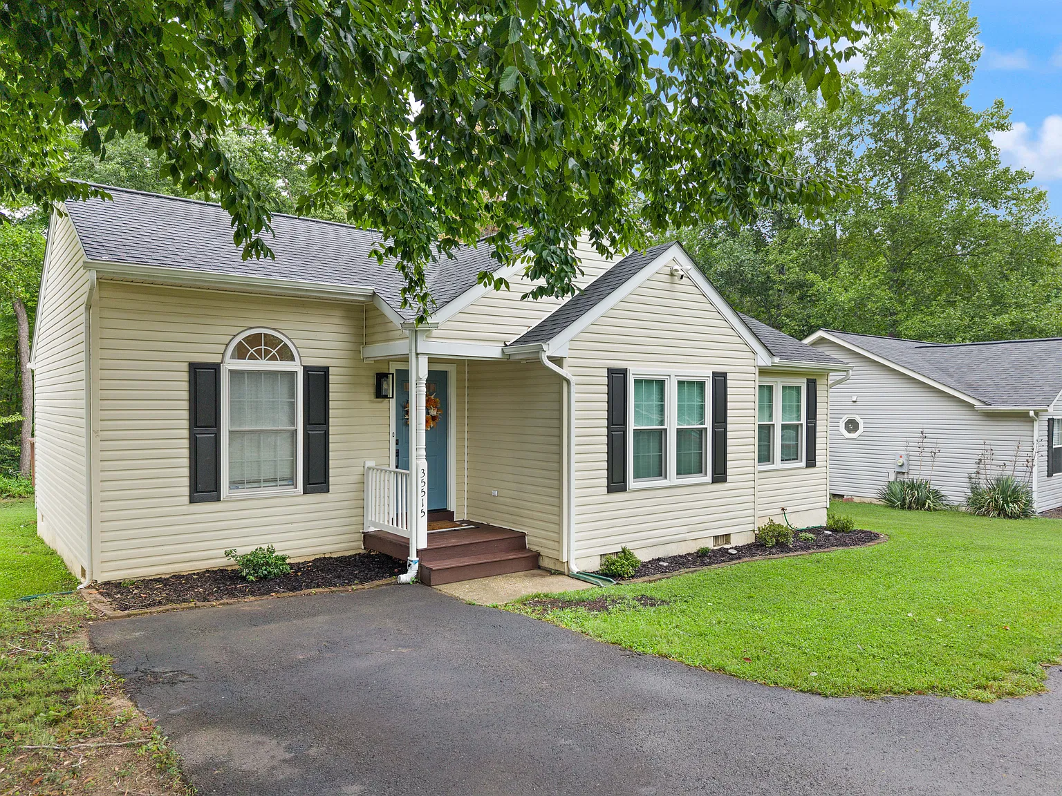 3 bed, 1082 sqft, $2,400 — Photo 3