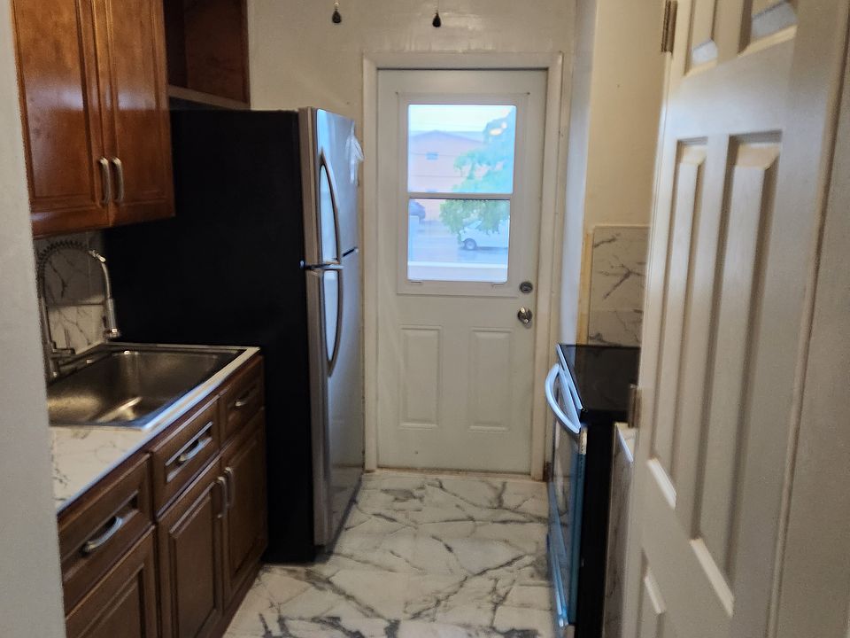 1st image of 270 NE 191st St #1