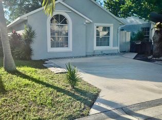 33 Plumage Ln, West Palm Beach, FL 33415