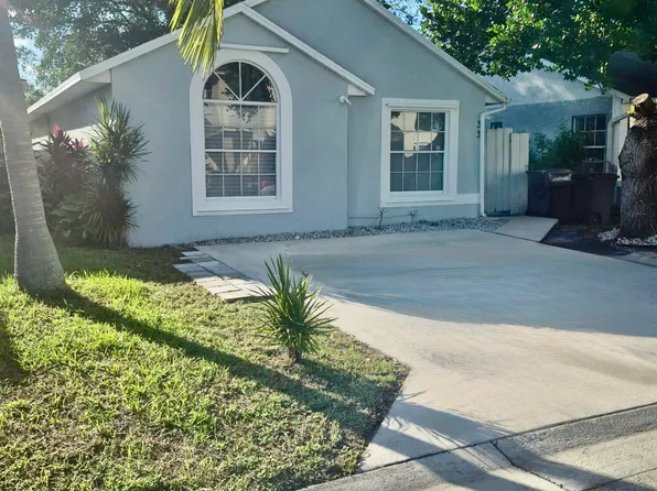 33 Plumage Lane, West Palm Beach, FL 33415