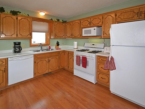 3rd image of 1231 Dawn Ln