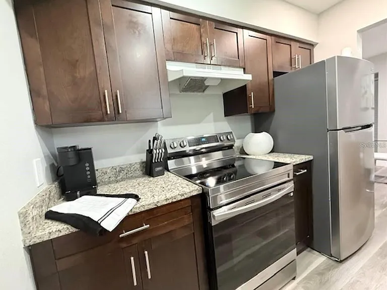 332 Avenue D SE — Photo 3